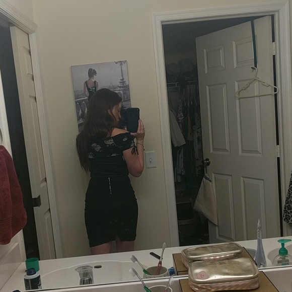 Black pencil skirt - Picture 2 of 5